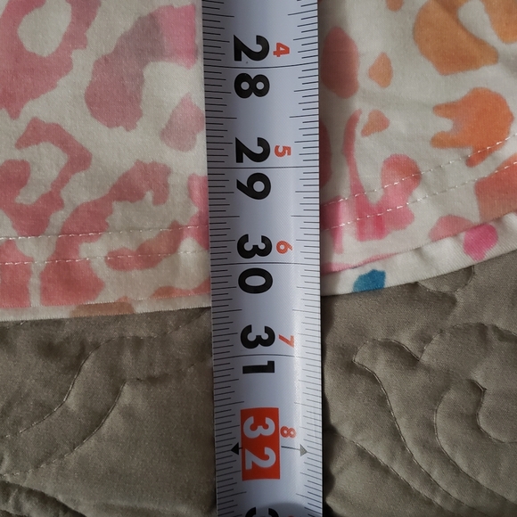 CLEARANCE RAINBOW LEOPARD V-NECK TEE - Picture 6 of 7